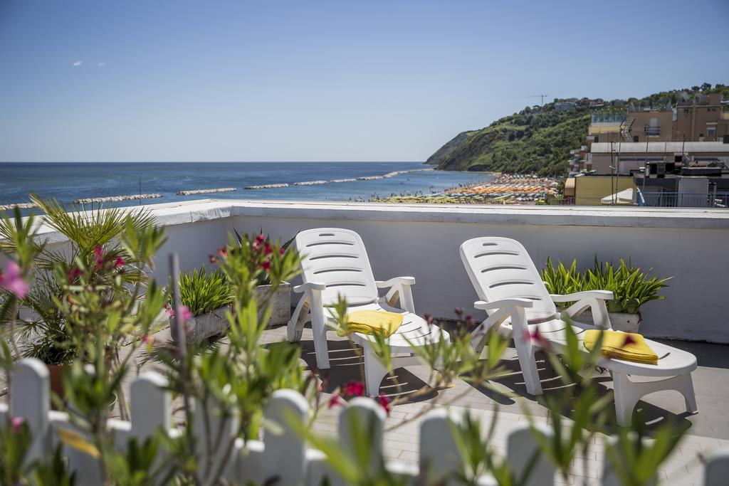 Hotel Nobel Gabicce Mare Dış mekan fotoğraf